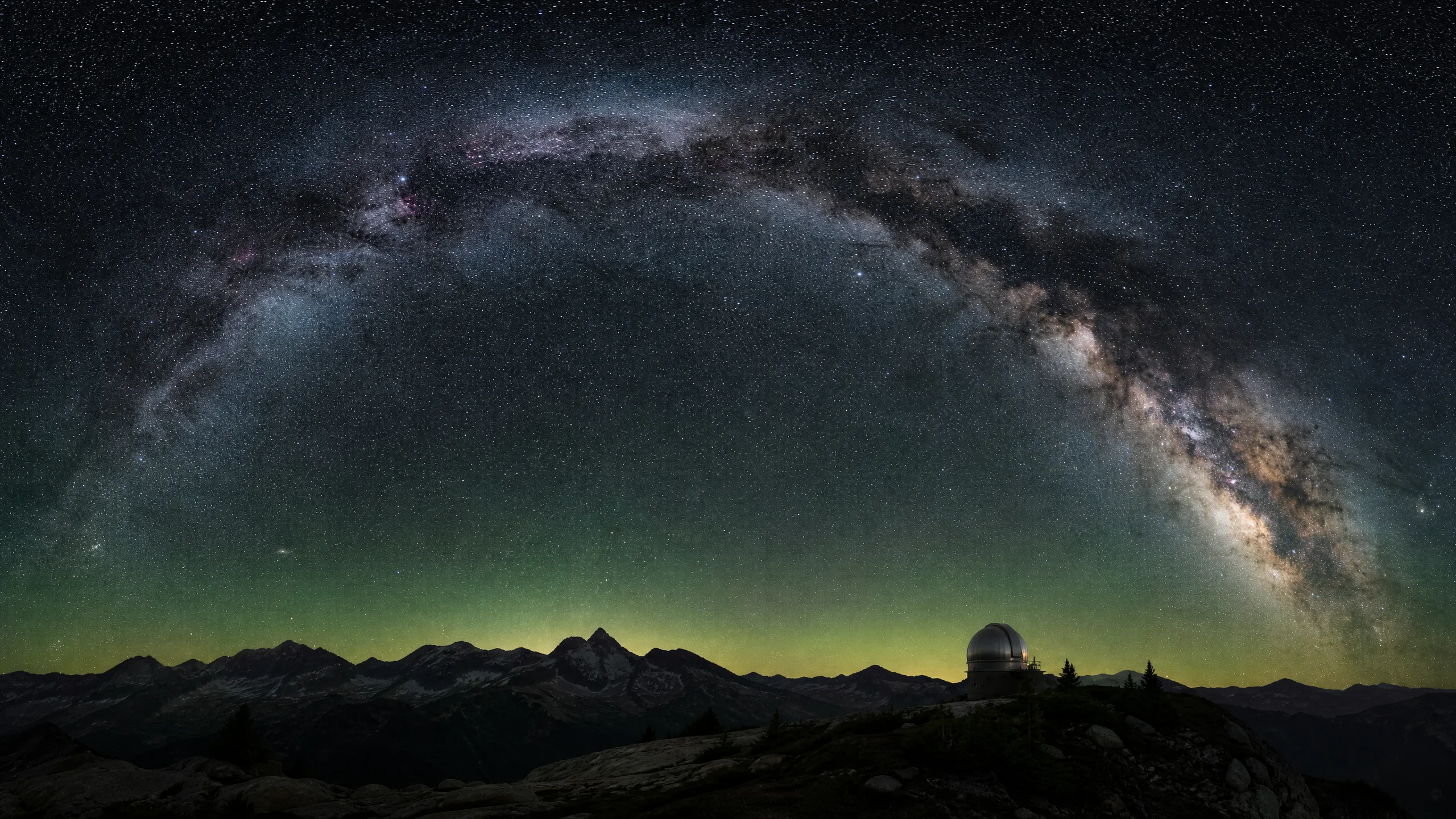 暗夜公园银河全景作为视差﻿背景